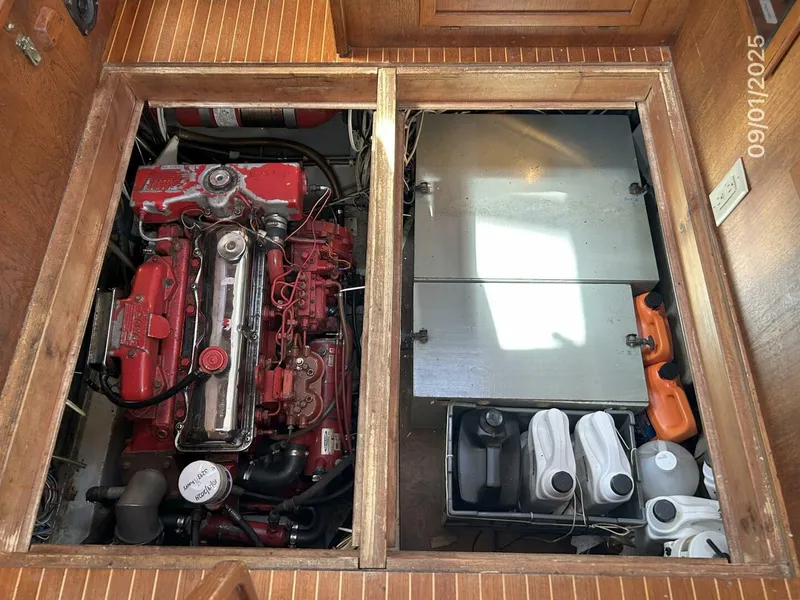 Slide: The Image of 40' Nauticat engine room access - 5626010