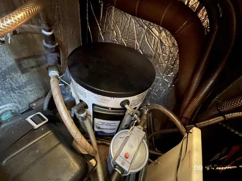 Slide: The Image of 40' Nauticat water heater - 5626075