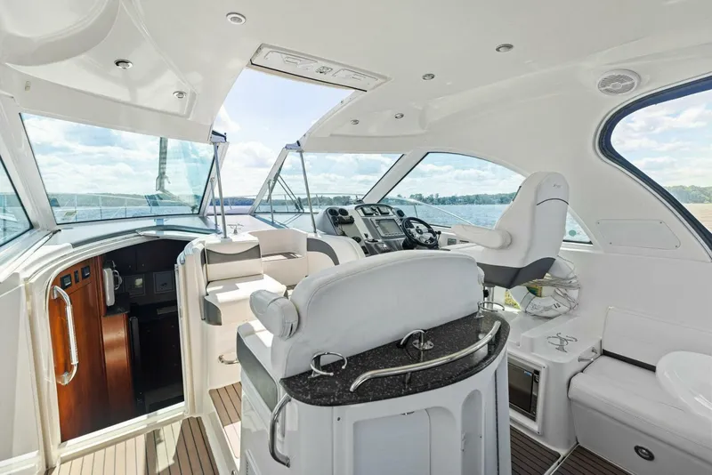 Slide: The Image of 2007 Cruisers 390 Express Cruiser 'Bay Burns' - 5626702