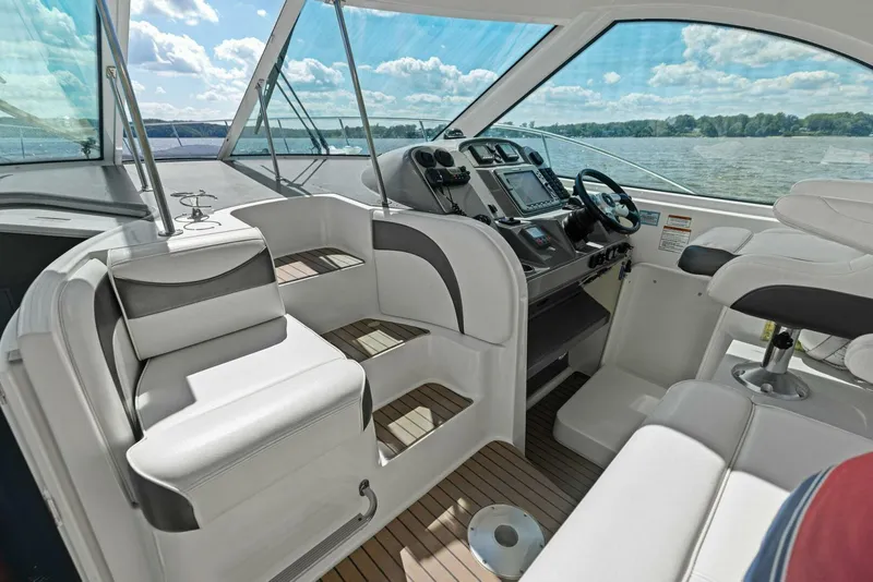 Slide: The Image of 2007 Cruisers 390 Express Cruiser 'Bay Burns' - 5626706