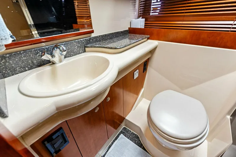 Slide: The Image of 2007 Cruisers 390 Express Cruiser 'Bay Burns' Head - 5626721