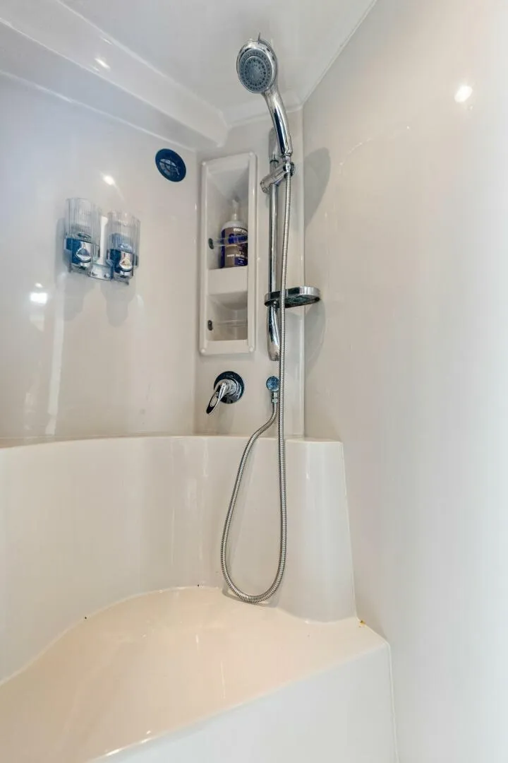 Slide: The Image of 2007 Cruisers 390 Express Cruiser 'Bay Burns' - 5626725