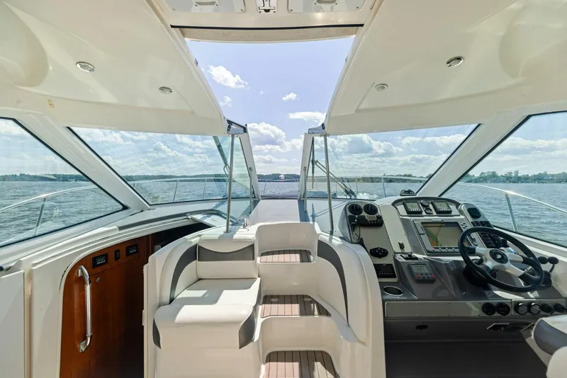 Slide: The Image of 2007 Cruisers 390 Express Cruiser 'Bay Burns' Helm - 5626710