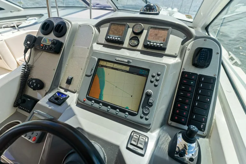 Slide: The Image of 2007 Cruisers 390 Express Cruiser 'Bay Burns' - 5626713