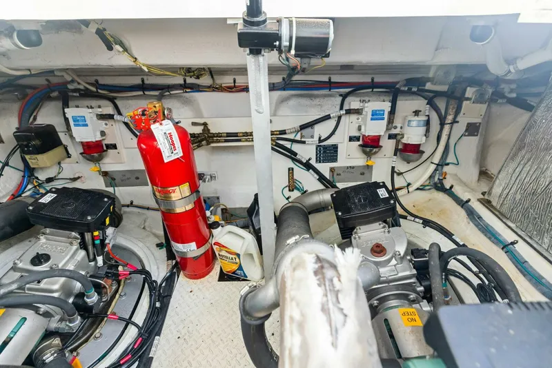 Slide: The Image of 2007 Cruisers 390 Express Cruiser 'Bay Burns' - 5626742