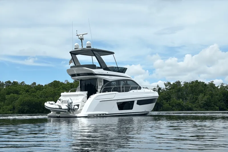 Slide: The Image of Azimut 53 FLY 2023 - 5625780