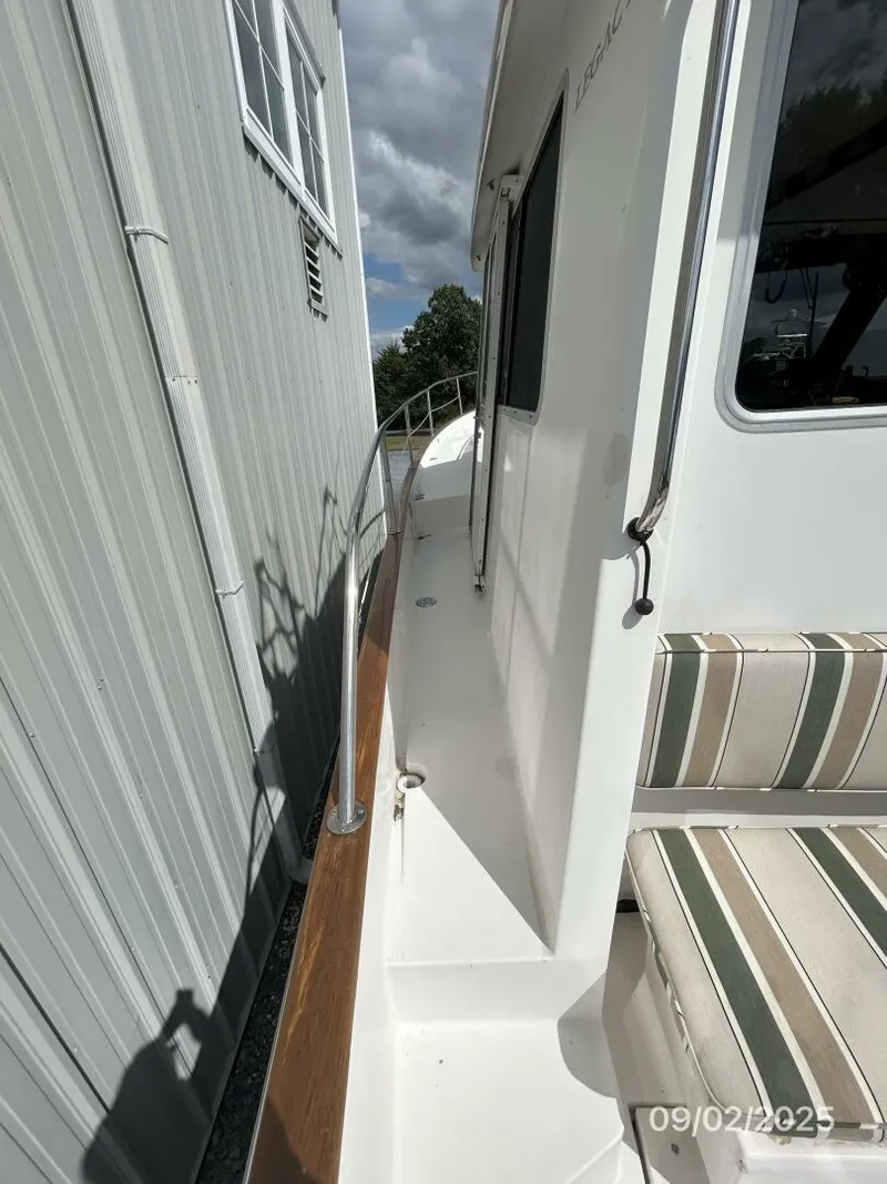 Slide: The Image of 40' Legacy port side deck2 - 5629742