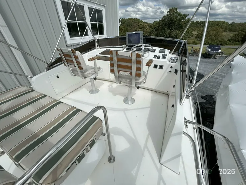 Slide: The Image of 40' Legacy flybridge forward - 5629556