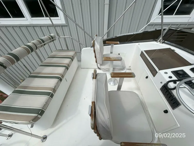 Slide: The Image of 40' Legacy flybridge port - 5629565