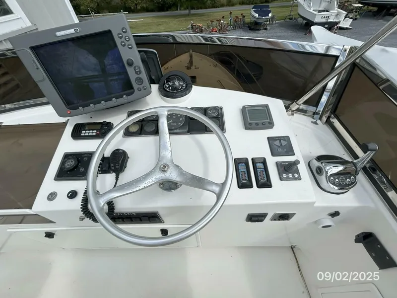 Slide: The Image of 40' Legacy flybridge helm2 - 5629560