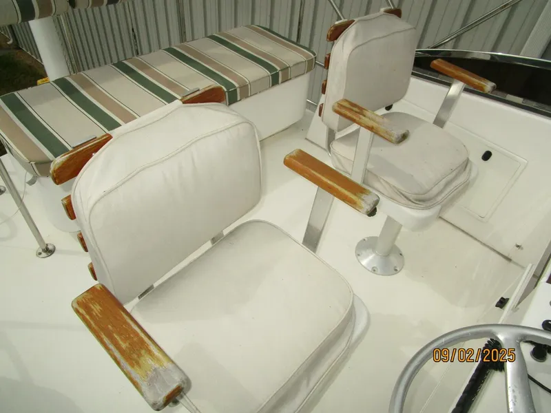 Slide: The Image of 40' Legacy flybridge helmseats - 5629563