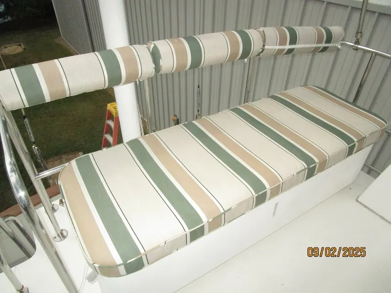 Slide: The Image of 40' Legacy flybridge aft seating - 5629558