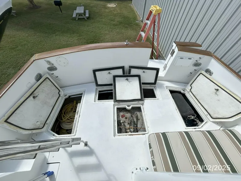 Slide: The Image of 40' Legacy lazarette access - 5629607