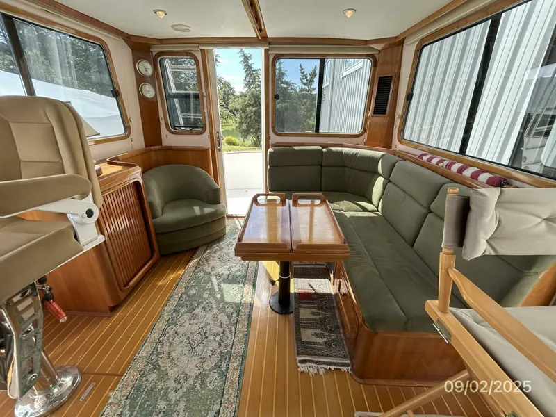 Slide: The Image of 40' Legacy salon aft - 5629775