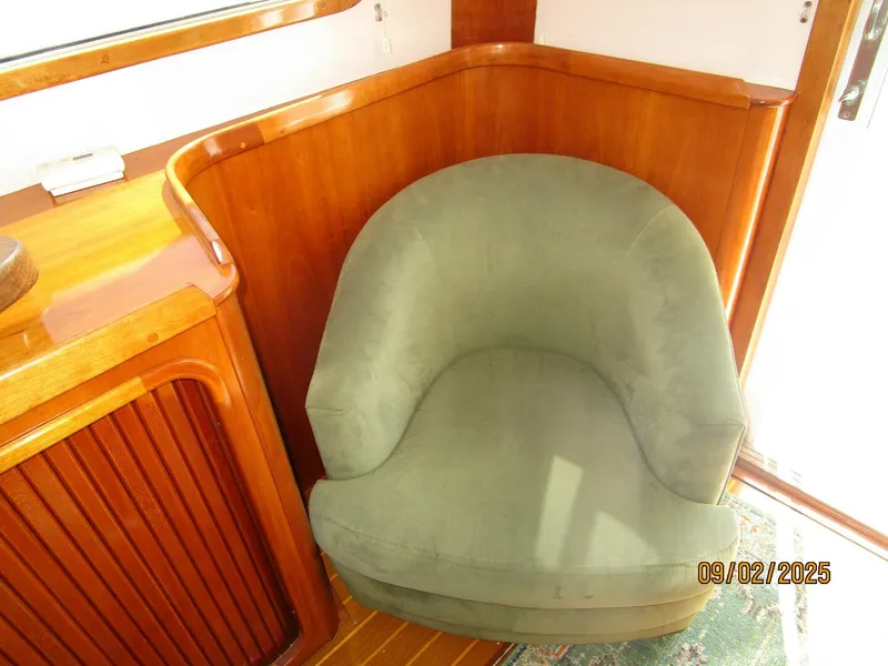 Slide: The Image of 40' Legacy salon starboard seating - 5630016