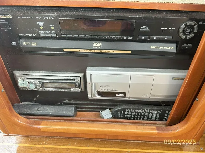 Slide: The Image of 40' Legacy salon entertainment center - 5629779