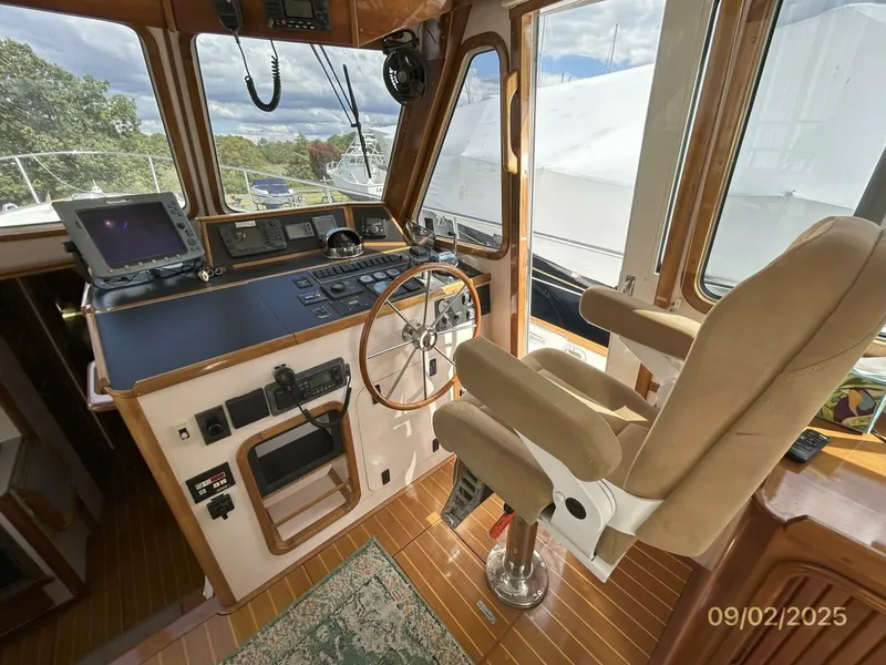 Slide: The Image of 40' Legacy lower helm1 - 5629627