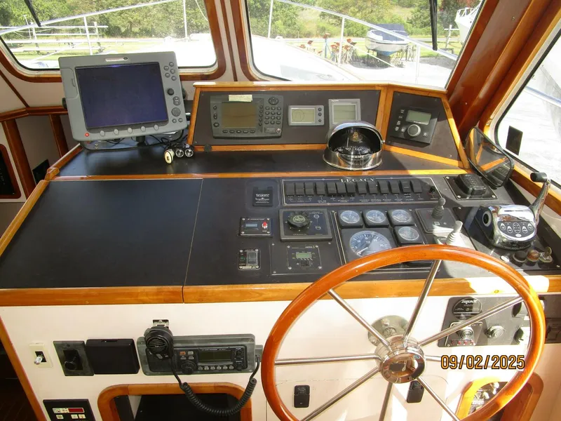 Slide: The Image of 40' Legacy lower helm2 - 5629640