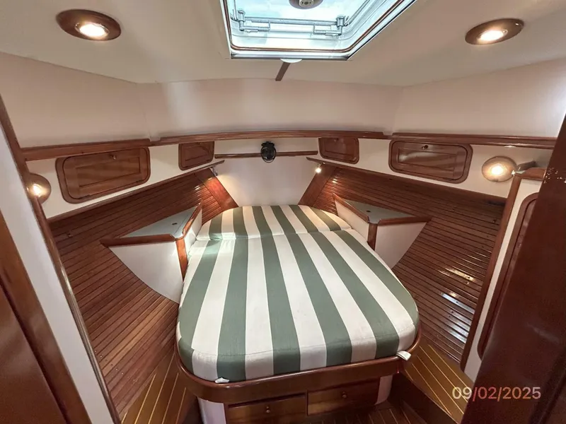 Slide: The Image of 40' Legacy master stateroom - 5629717