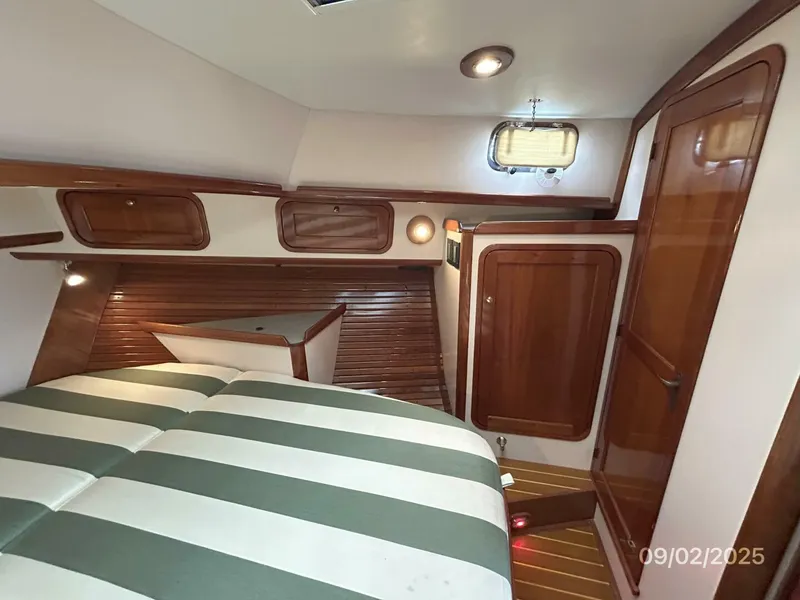 Slide: The Image of 40' Legacy master stateroom starboard - 5629726