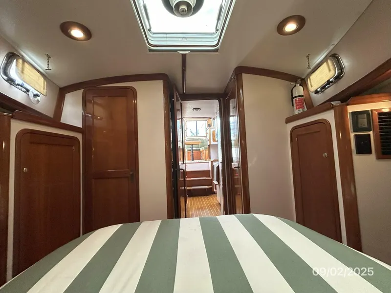 Slide: The Image of 40' Legacy master stateroom aft - 5629699