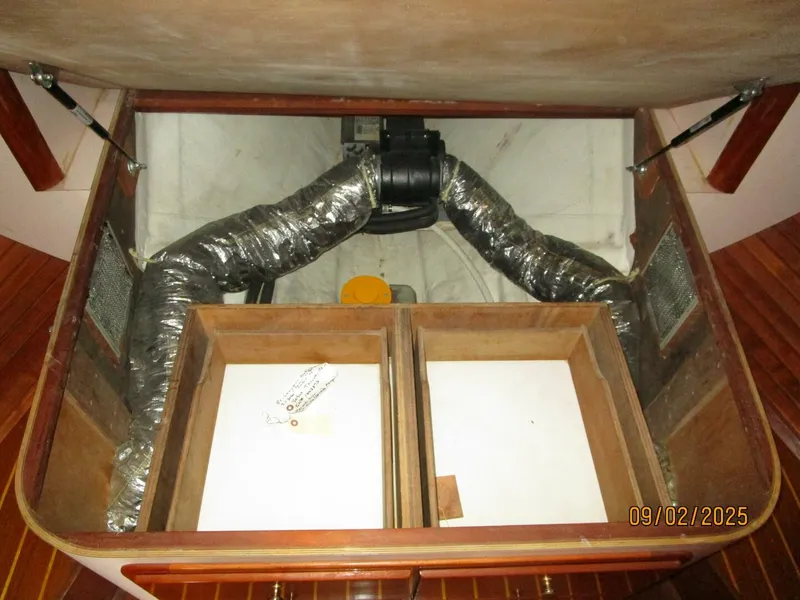 Slide: The Image of 40' Legacy master stateroom berth storage - 5629712