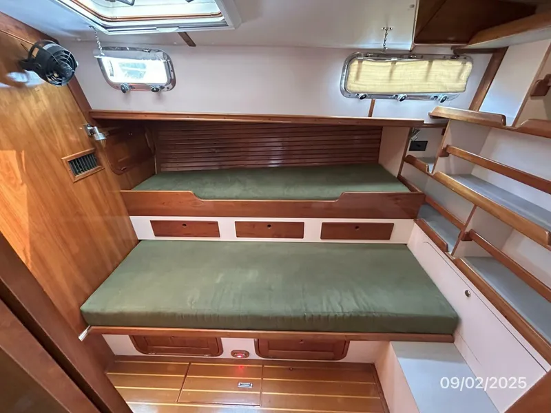 Slide: The Image of 40' Legacy guest stateroom - 5629592