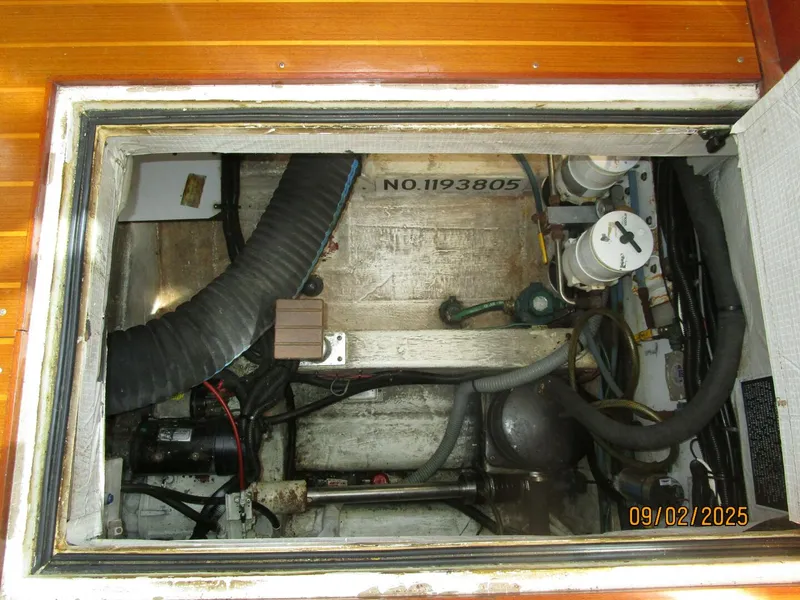 Slide: The Image of 40' Legacy engine room access - 5629552