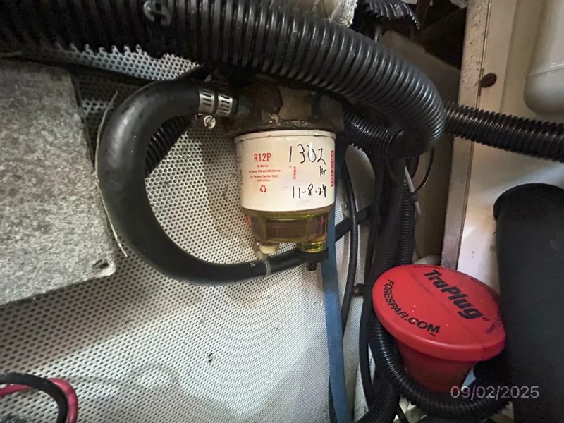 Slide: The Image of 40' Legacy generator fuel filter - 5629587