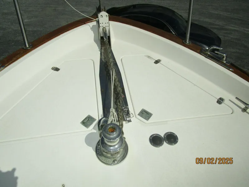 Slide: The Image of 40' Legacy anchor windlass - 5629537