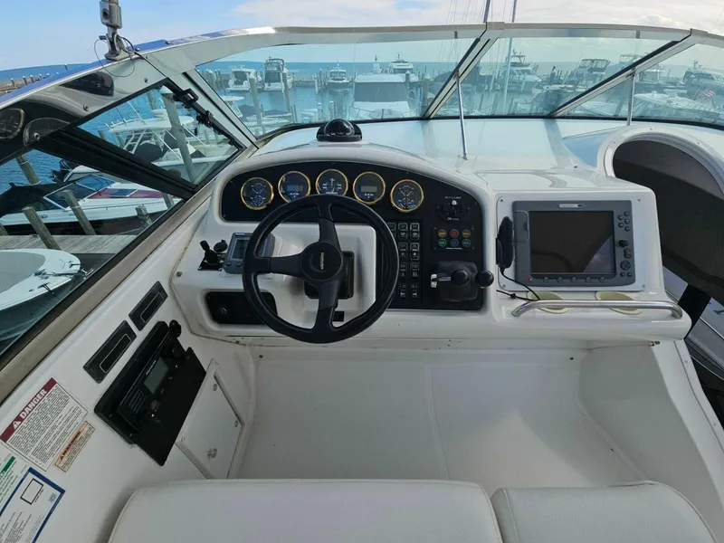 Slide: The Image of Carver 530 Voyager Pilothouse 1999 - 5628860
