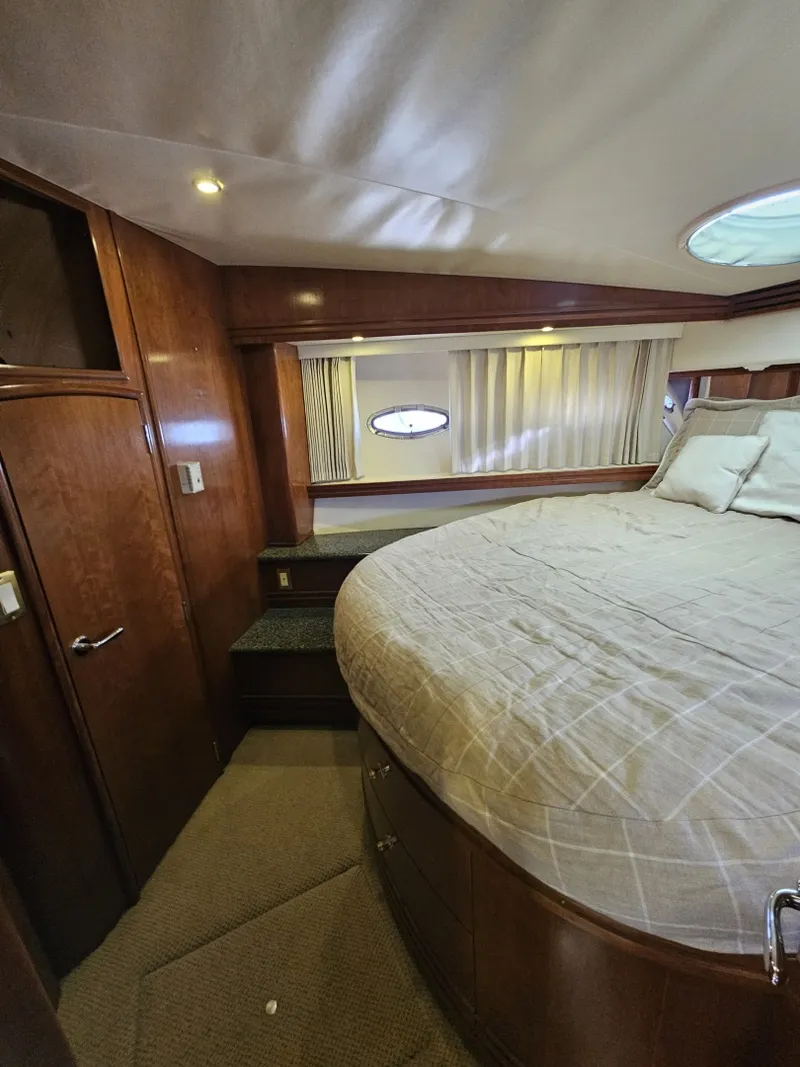 Slide: The Image of Carver Yachts 530 Voyager 1999 - 6053032