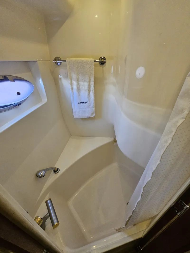 Slide: The Image of Carver Yachts 530 Voyager 1999 - 6053041