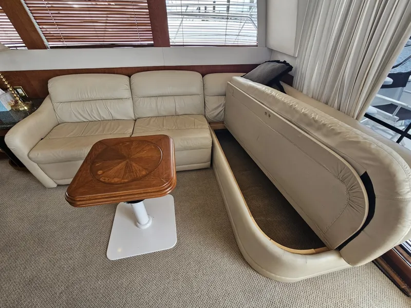 Slide: The Image of Carver Yachts 530 Voyager 1999 - 6053052