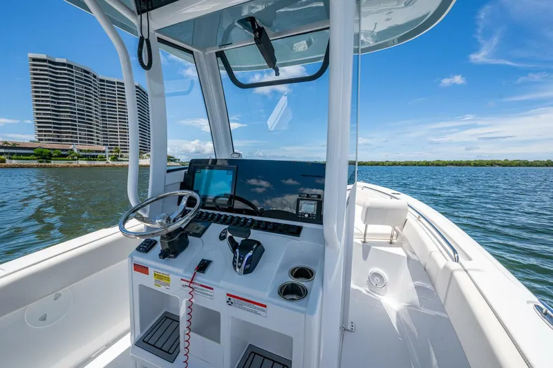 Slide: The Image of Sea Hunt 239 SE 2024 - 5629124