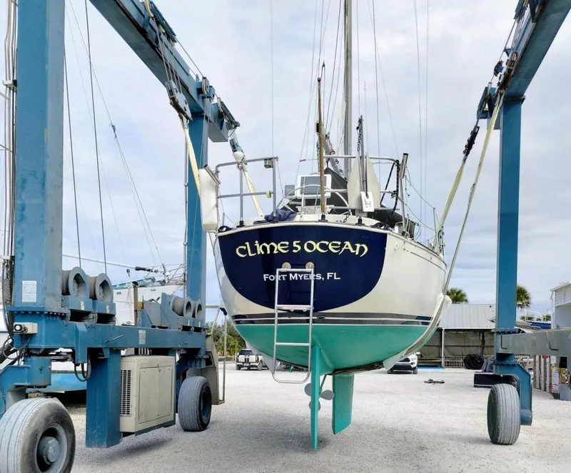 Slide: The Image of C&C Landfall 35 1981 - 5630705