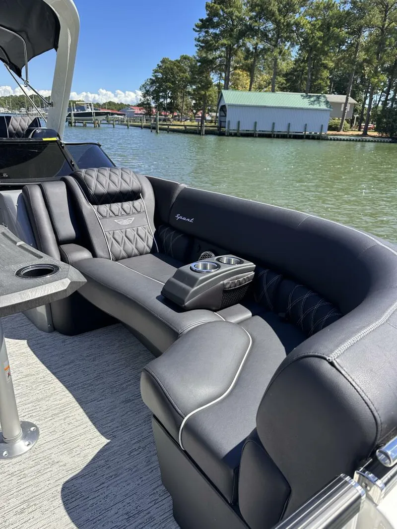 Slide: The Image of Bennington 27QXFBWAT2 2025 - 5631799