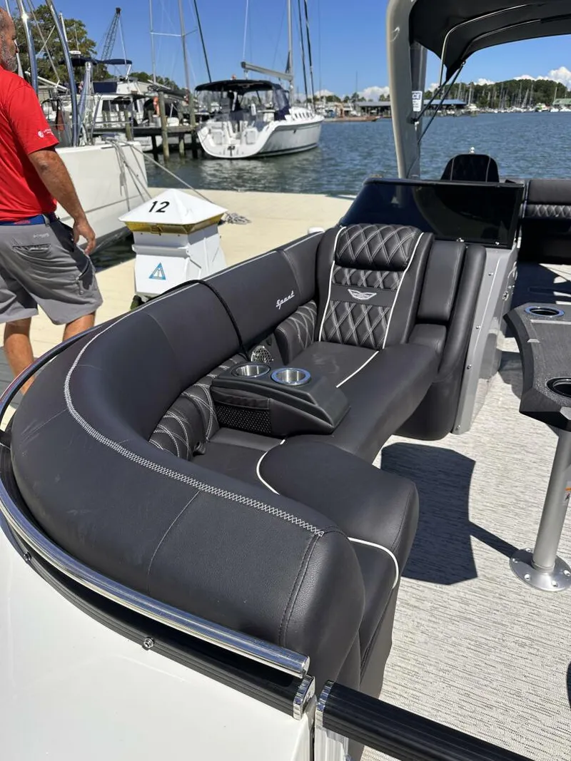 Slide: The Image of Bennington 27QXFBWAT2 2025 - 5631800