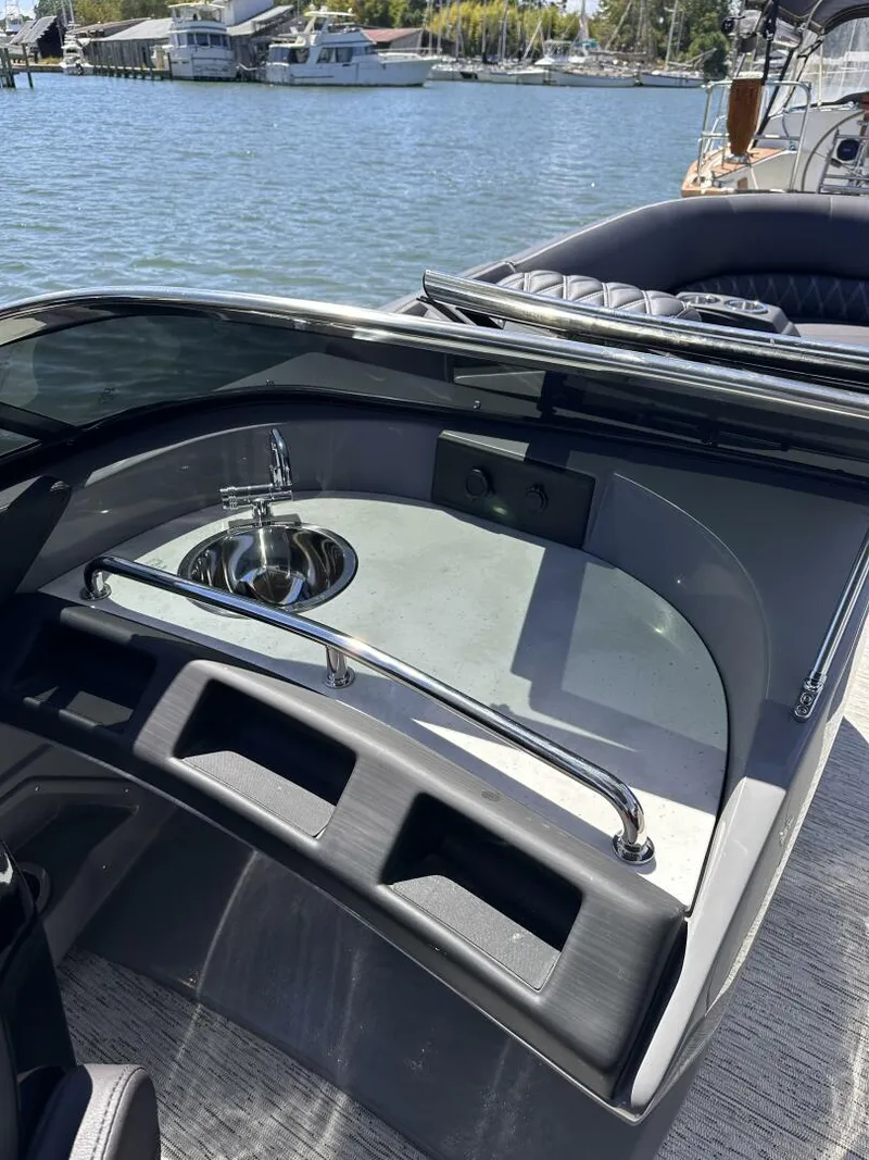 Slide: The Image of Bennington 27QXFBWAT2 2025 - 5631801