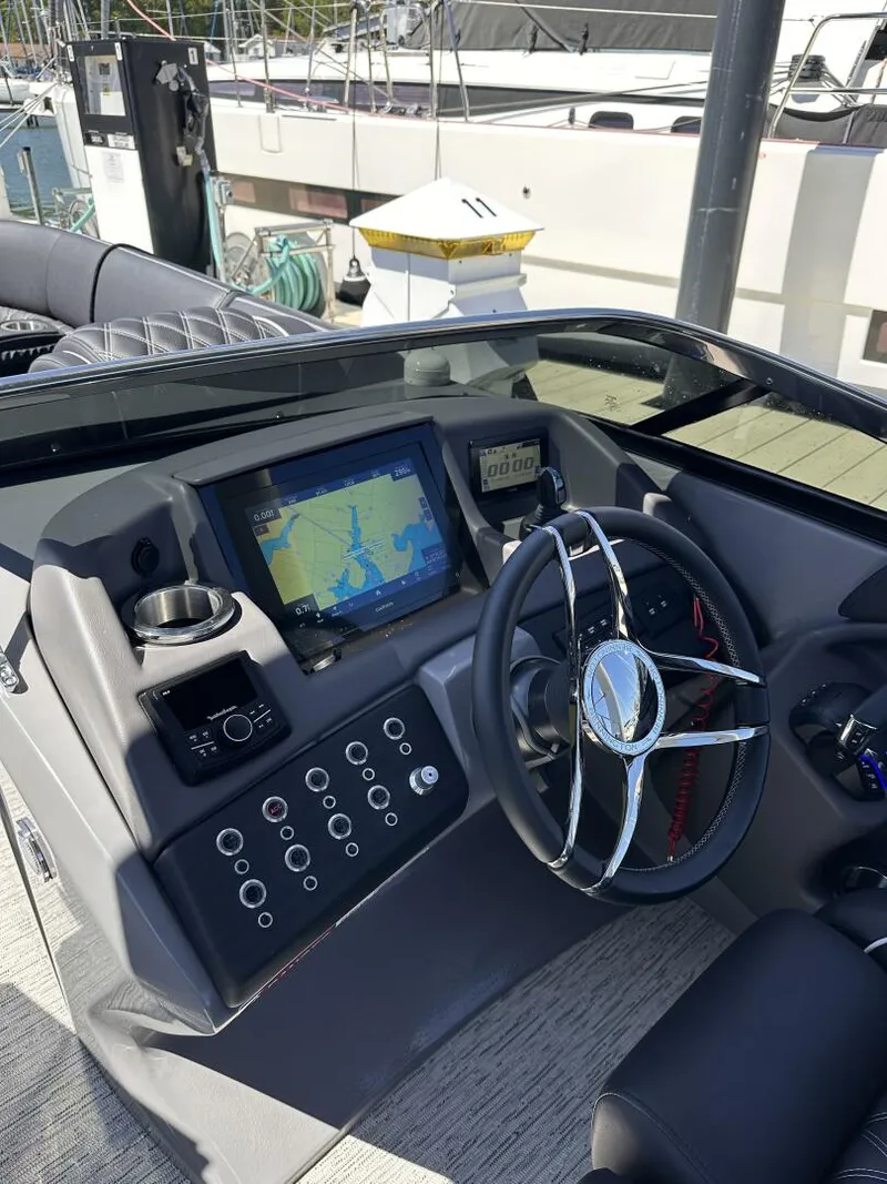 Slide: The Image of Bennington 27QXFBWAT2 2025 - 5631802