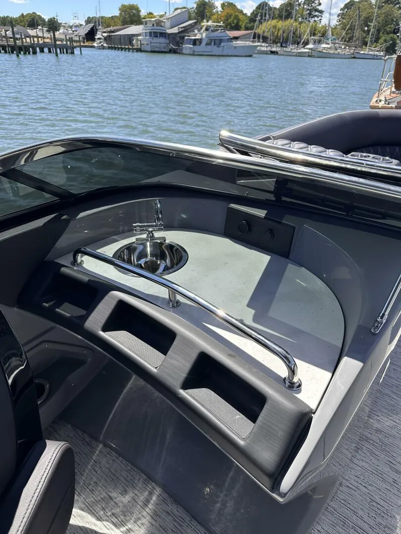 Slide: The Image of Bennington 27QXFBWAT2 2025 - 5631803