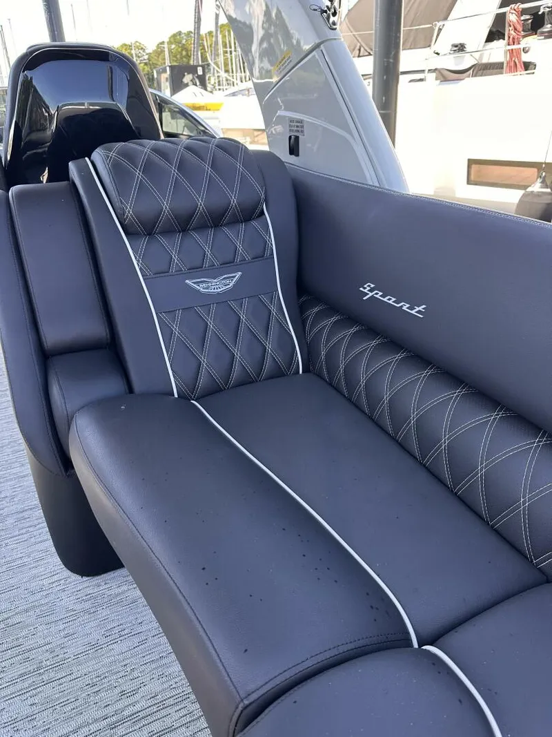 Slide: The Image of Bennington 27QXFBWAT2 2025 - 5631805