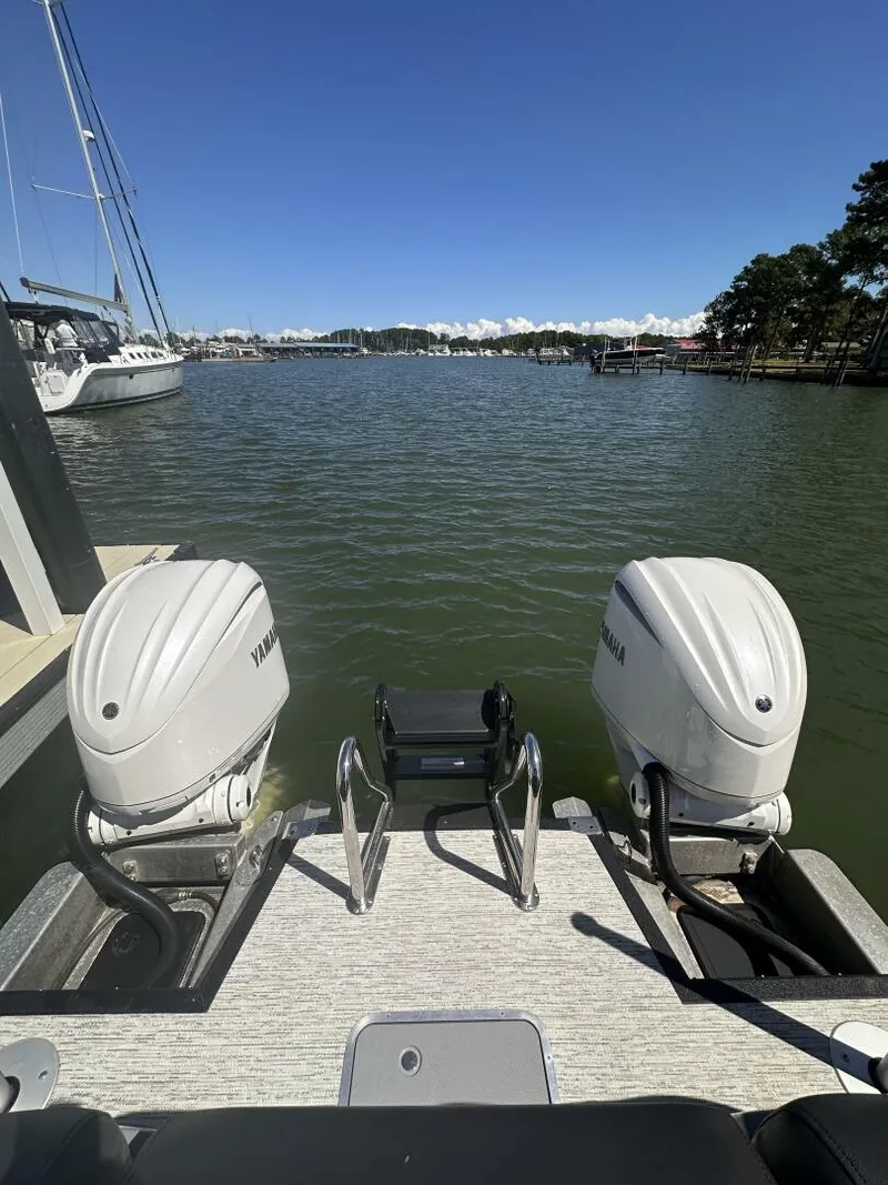 Slide: The Image of Bennington 27QXFBWAT2 2025 - 5631807