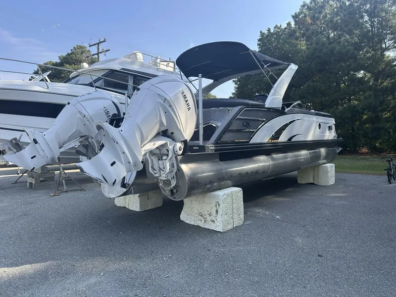 Slide: The Image of Bennington 27QXFBWAT2 2025 - 5631808