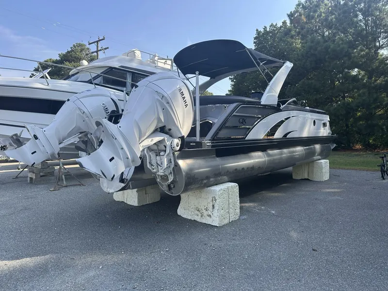 Slide: The Image of Bennington 27QXFBWAT2 2025 - 5631809