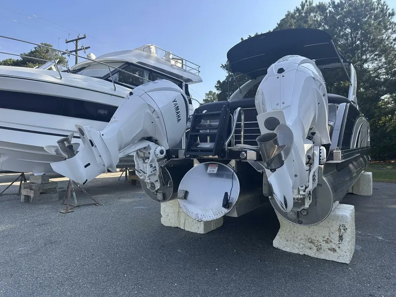 Slide: The Image of Bennington 27QXFBWAT2 2025 - 5631810