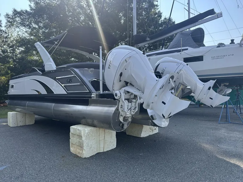 Slide: The Image of Bennington 27QXFBWAT2 2025 - 5631811