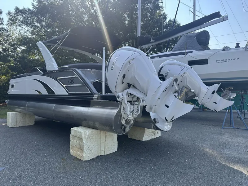 Slide: The Image of Bennington 27QXFBWAT2 2025 - 5631812