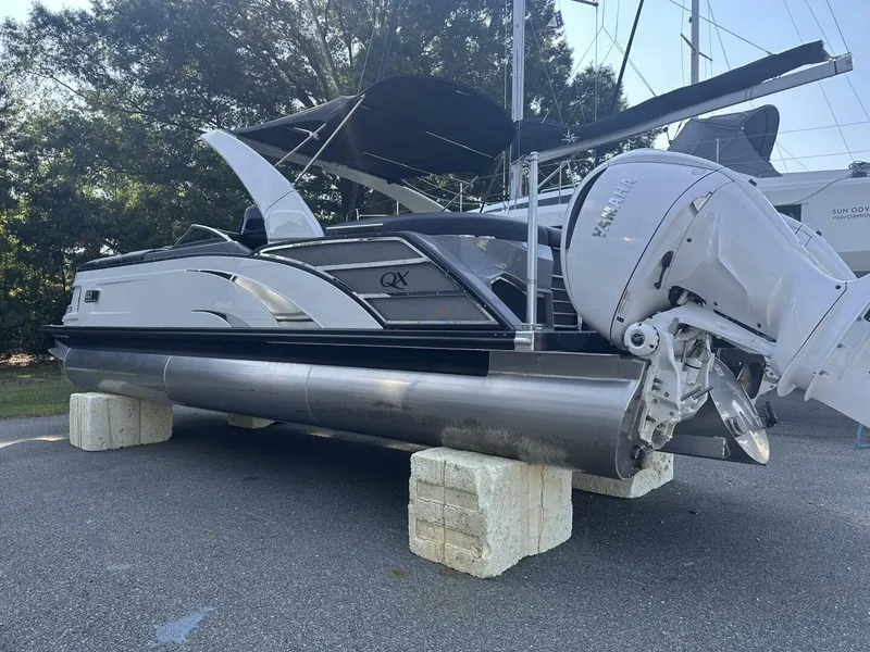 Slide: The Image of Bennington 27QXFBWAT2 2025 - 5631813