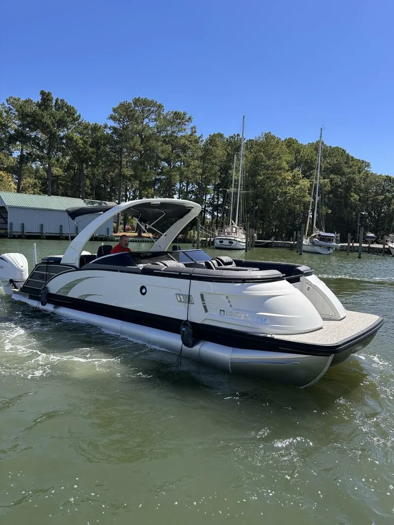 Slide: The Image of Bennington 27QXFBWAT2 2025 - 5631792